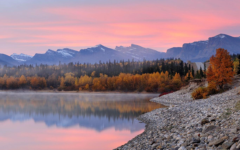Vì sao bạn trẻ lại nô nức đi tour du lịch Canada tháng 10