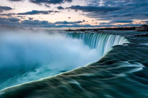 Niagara không cao nhưng rộng và hùng vĩ