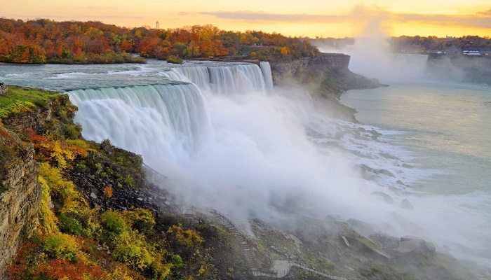 Du lịch Canada mùa thu - Phong cảnh hữu tình với rừng là phong đỏ